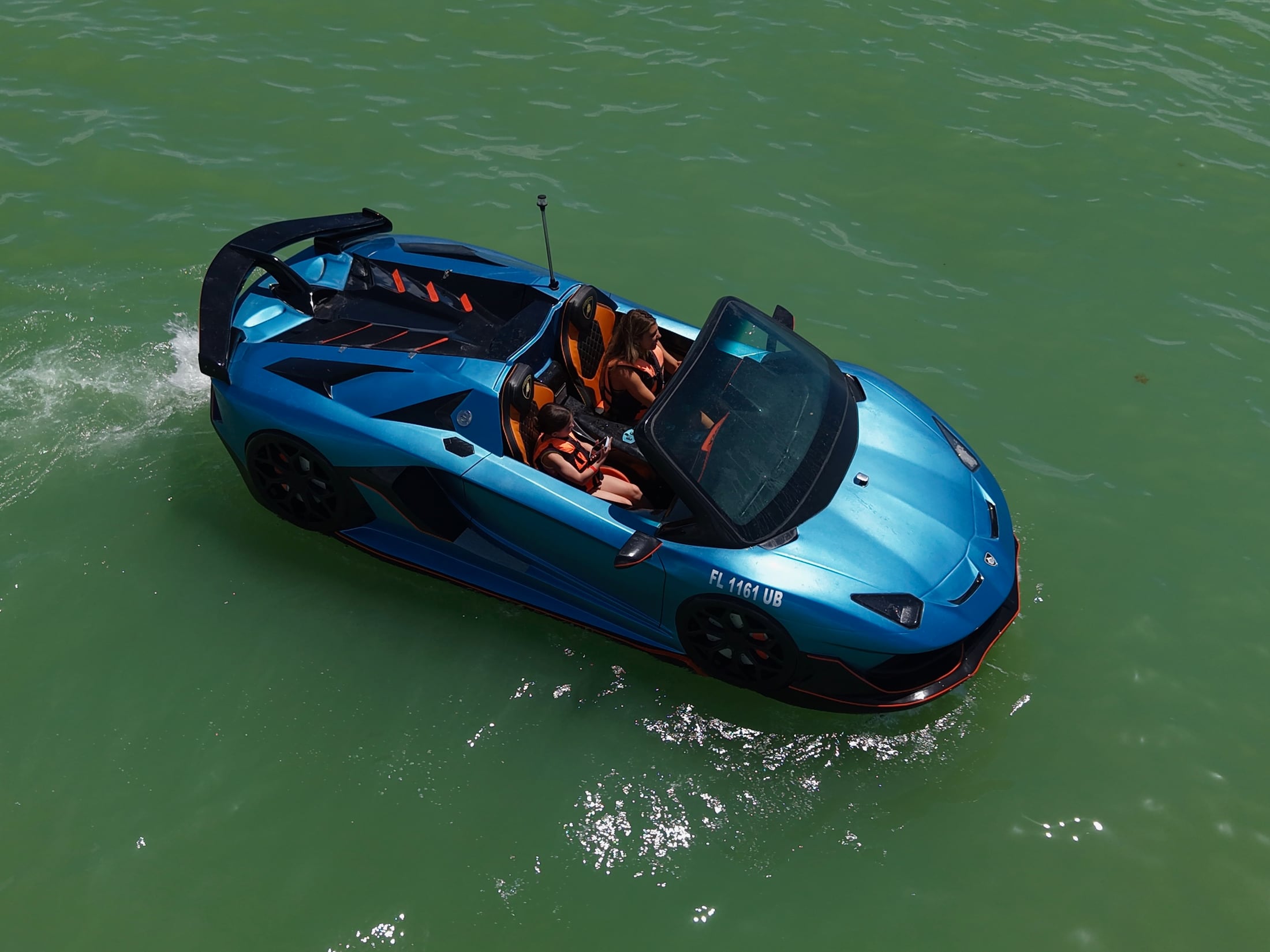 Global Jet Car Imports JetCar carving the water